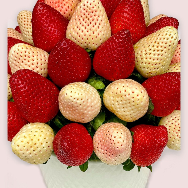 White Pearl Strawberry Bouquet 